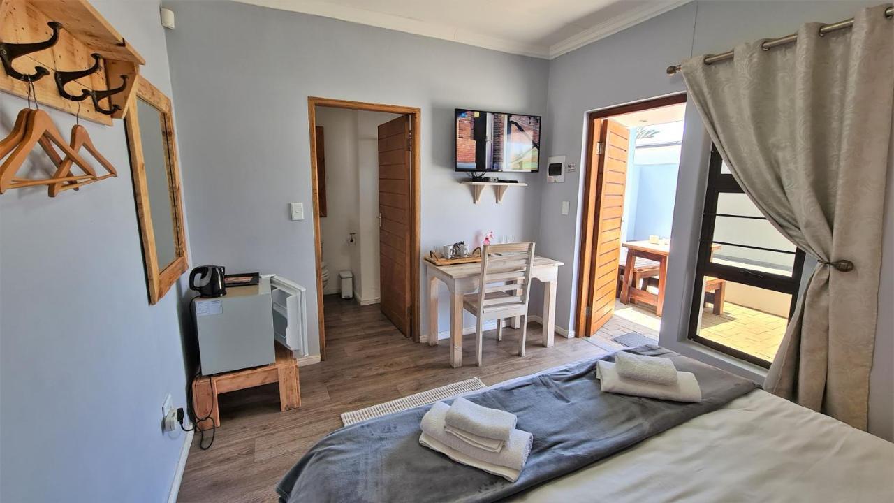 וואלביס ביי Tiende Laan Bed & Breakfast And Self-Catering מראה חיצוני תמונה