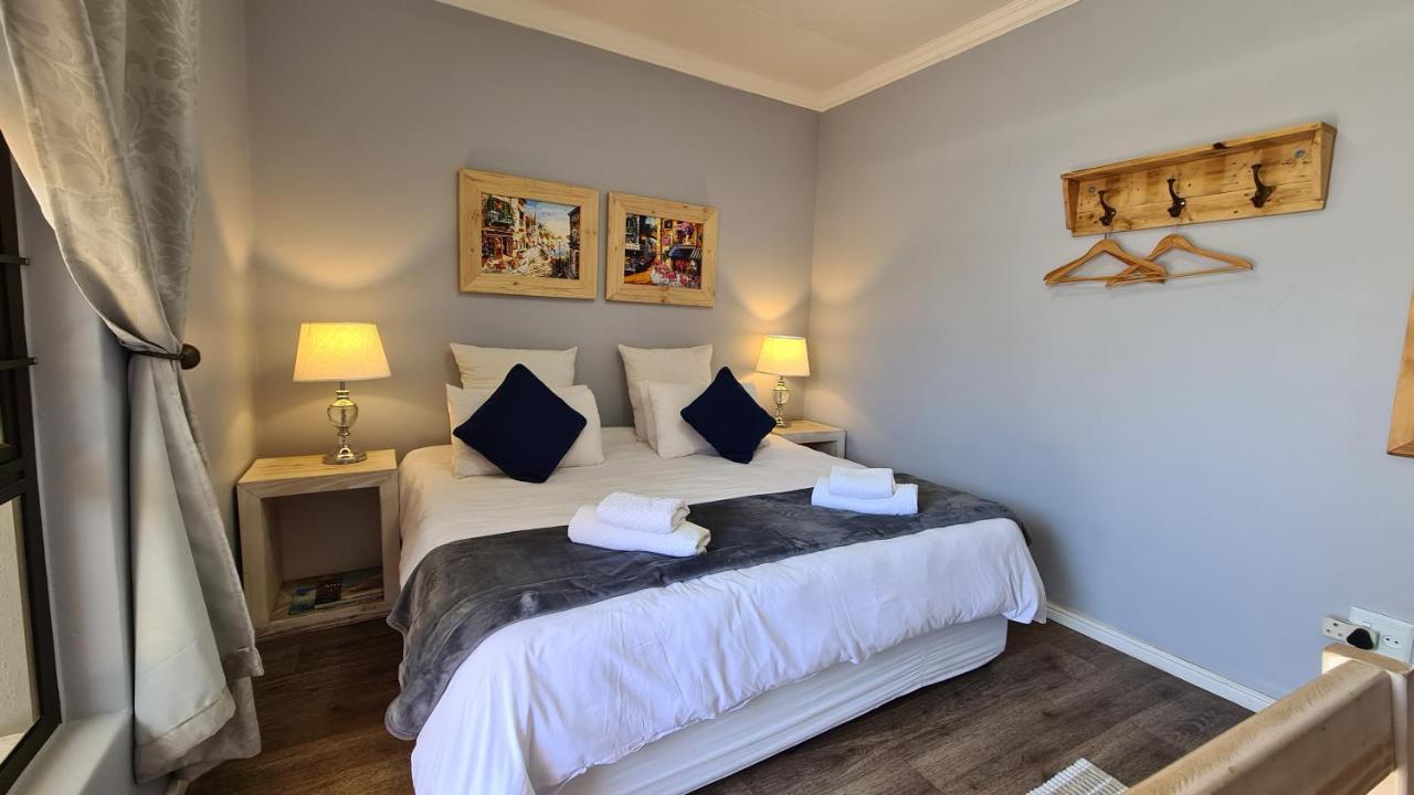 וואלביס ביי Tiende Laan Bed & Breakfast And Self-Catering מראה חיצוני תמונה