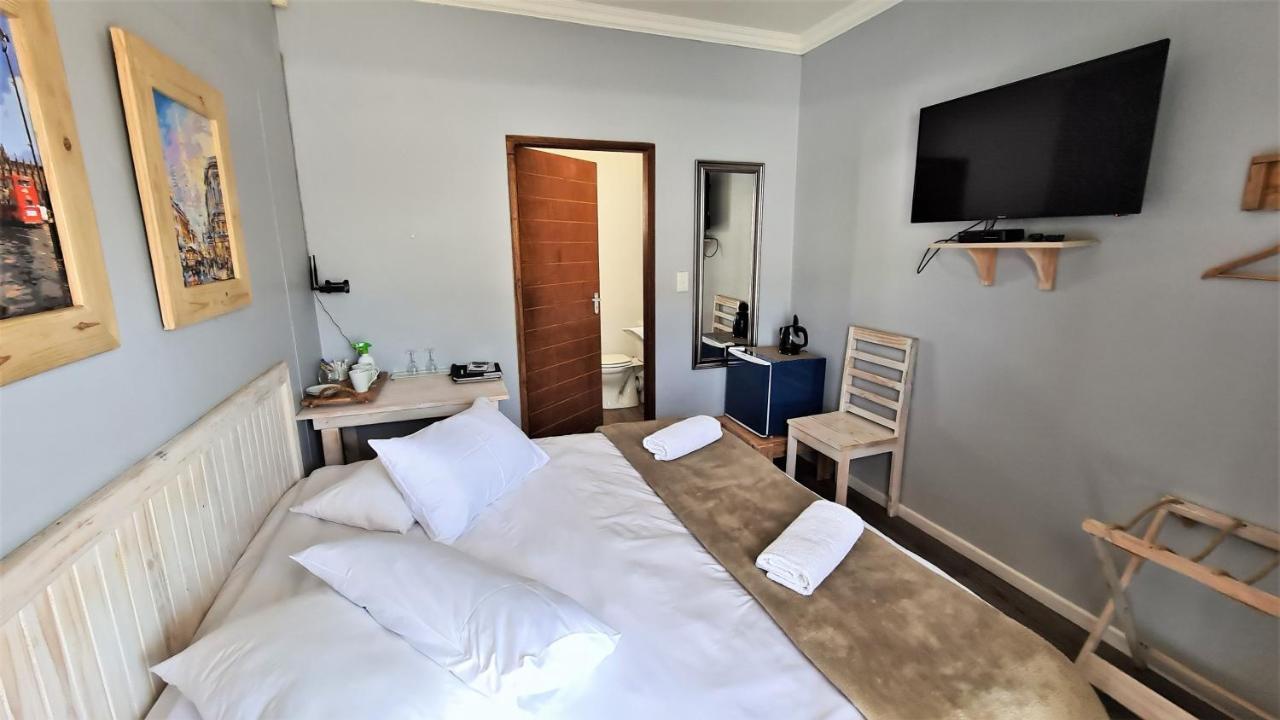 וואלביס ביי Tiende Laan Bed & Breakfast And Self-Catering מראה חיצוני תמונה