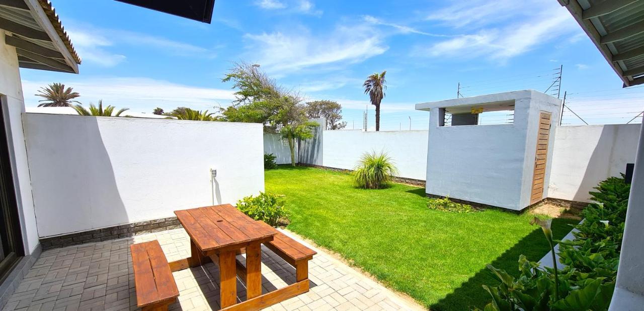 וואלביס ביי Tiende Laan Bed & Breakfast And Self-Catering מראה חיצוני תמונה