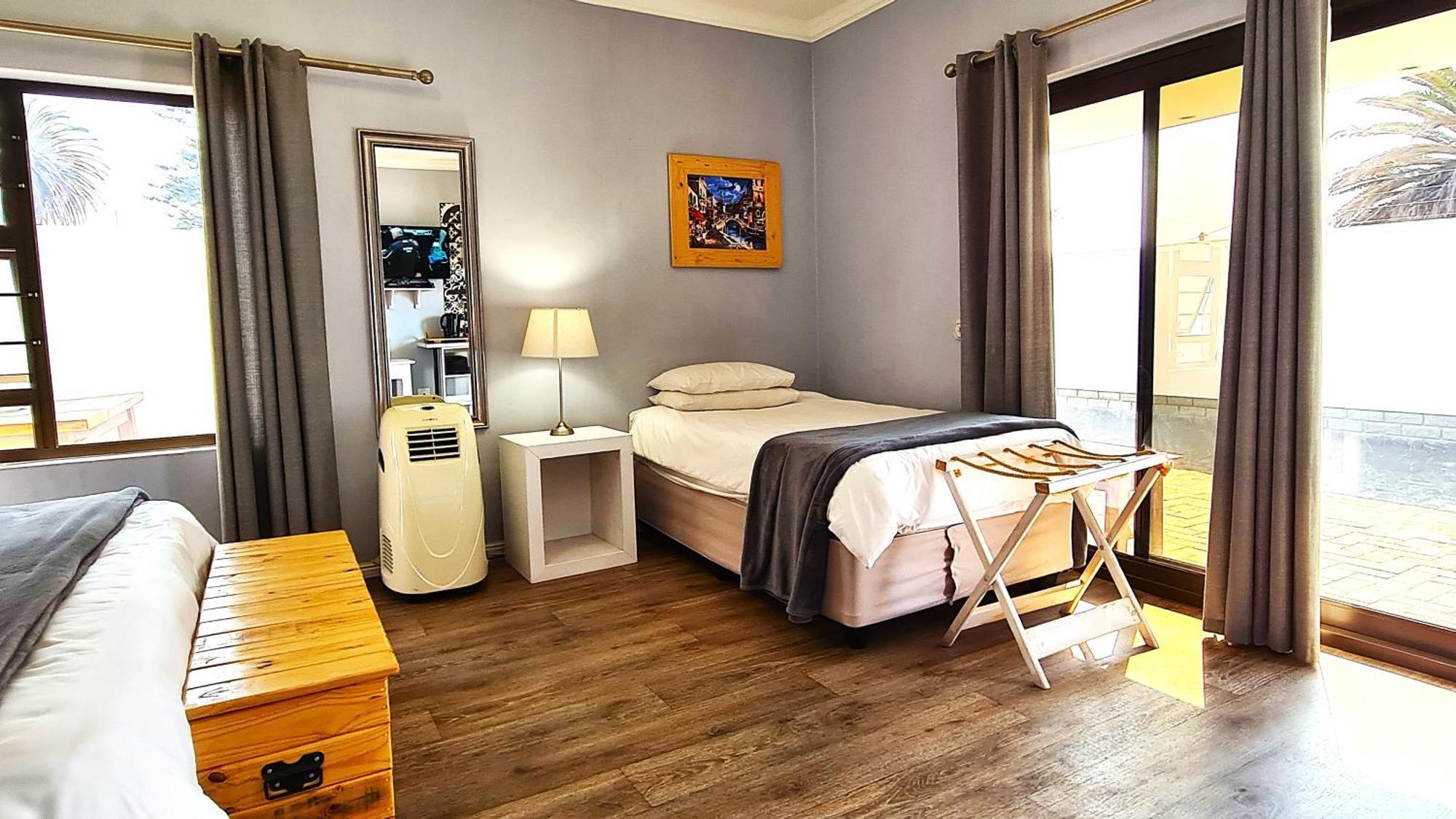 וואלביס ביי Tiende Laan Bed & Breakfast And Self-Catering מראה חיצוני תמונה