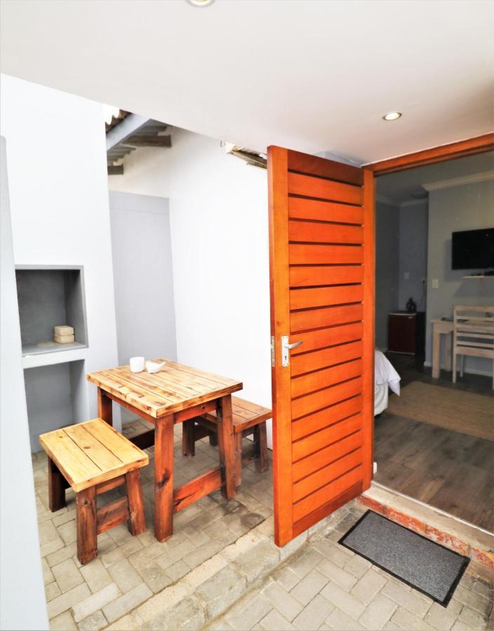 וואלביס ביי Tiende Laan Bed & Breakfast And Self-Catering מראה חיצוני תמונה